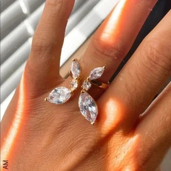 BUTTERFLY Adj. Ring 18k Gold Pltd. - Picture 4 of 5